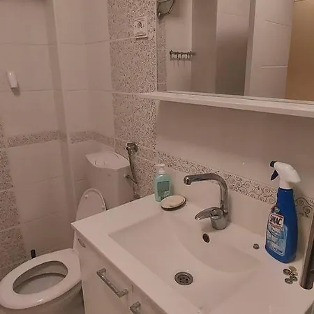 Joni's Of Nature Apartment
