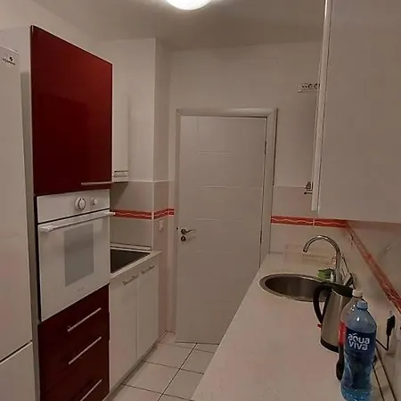 Joni's Of Nature Apartment *